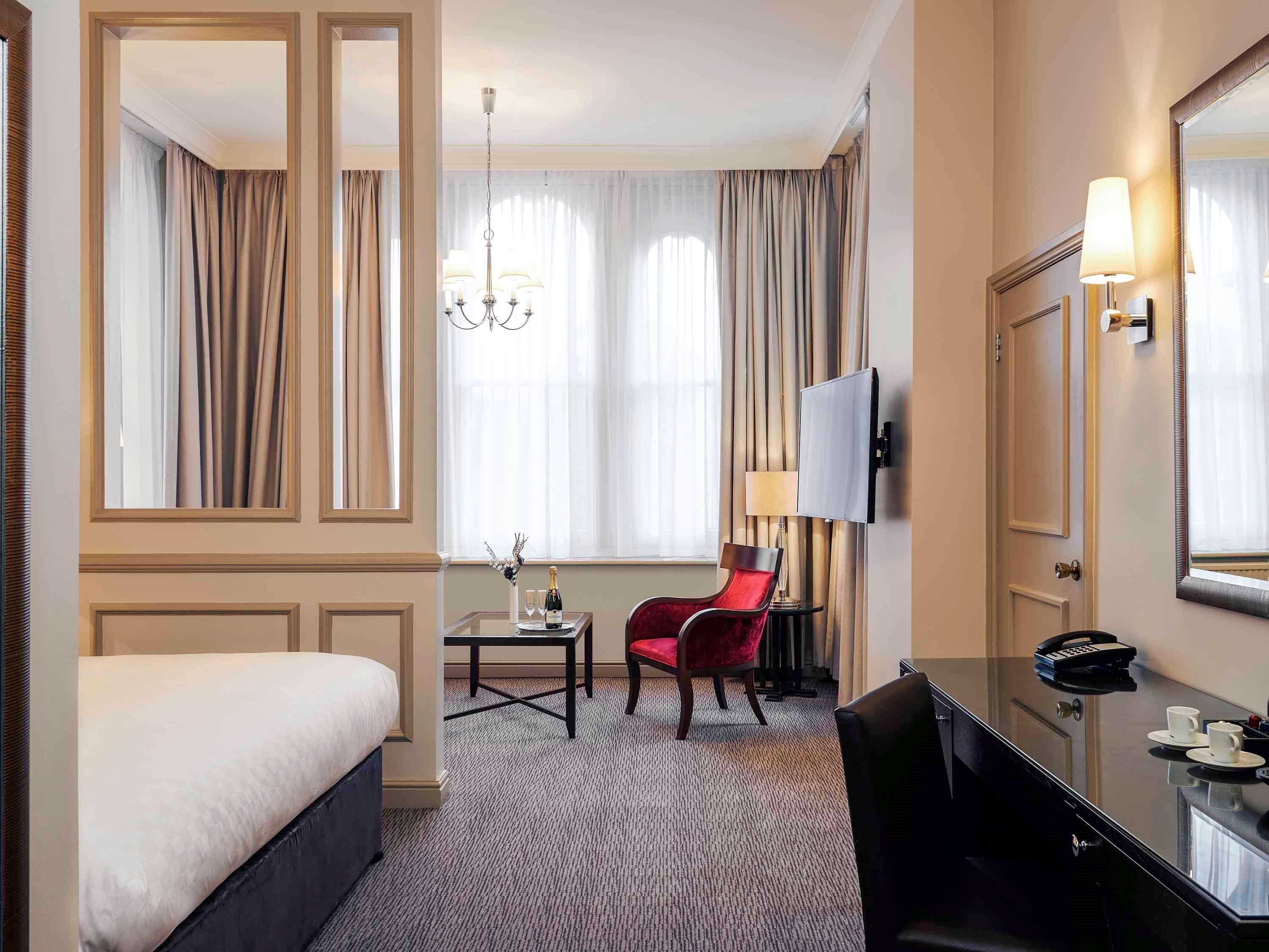 Exeter Rougemont Hotel By Sunday Bagian luar foto
